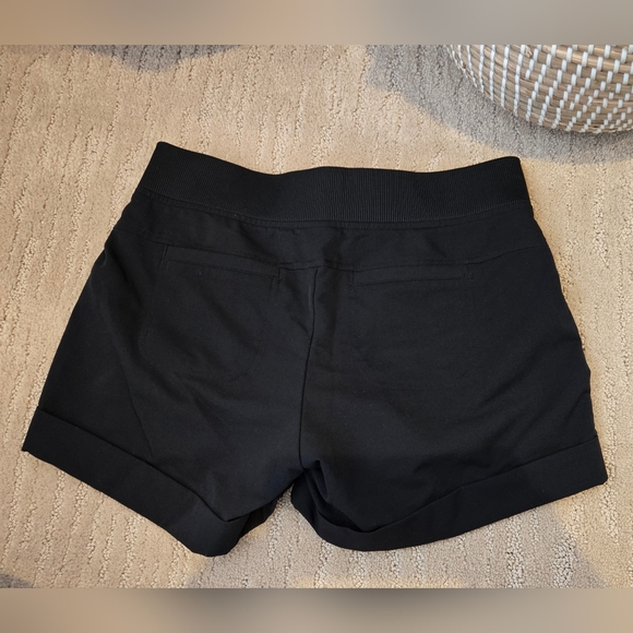 Athleta Black Midtown Cuff Travel Shorts 2 BIFL Sustainable Gorpcore Golf - Picture 6 of 6